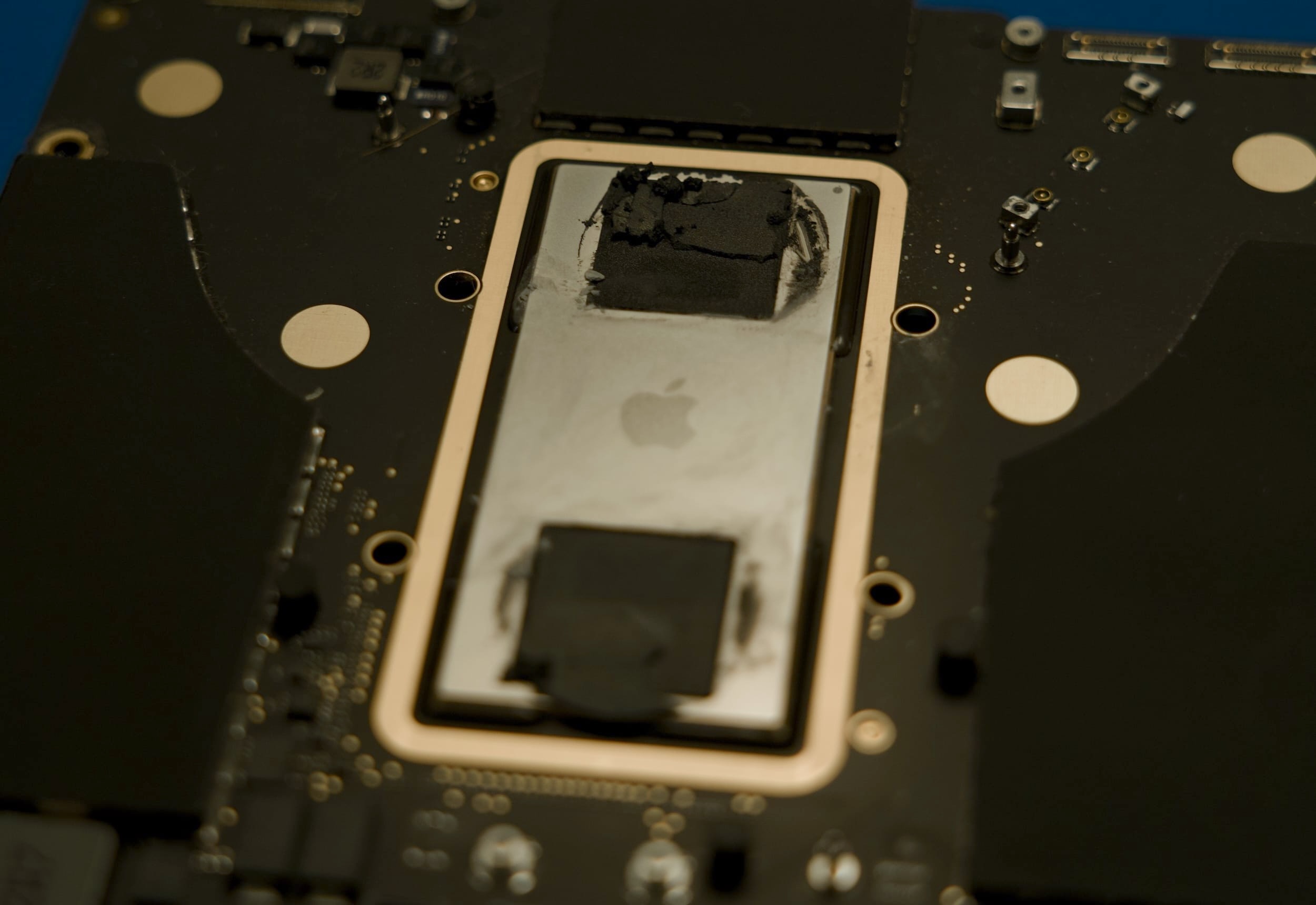 Bare Apple Silicon die from MacBook without any thermal paste