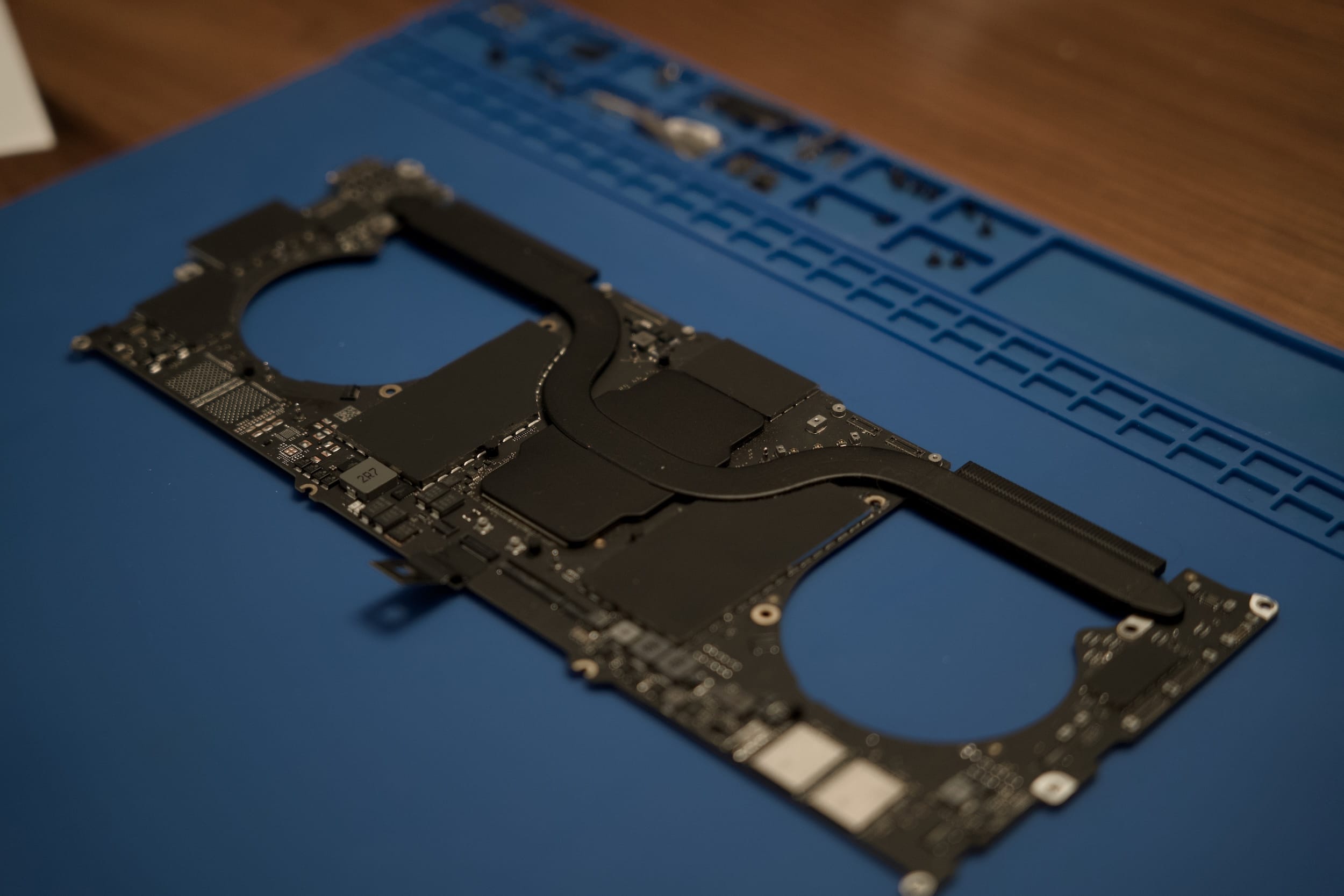 The MacBook's detatched logic board