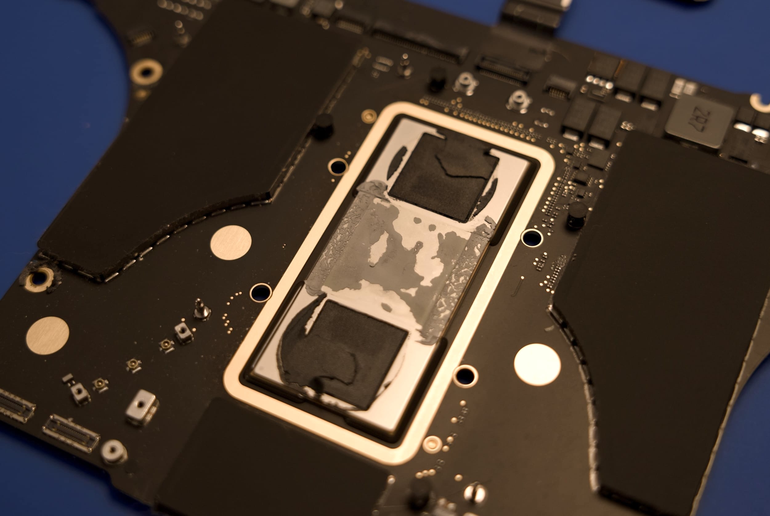 Existing kinda dry thermal paste on MacBook